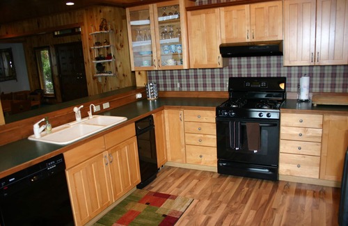Gaylord House | Otsego Lakefront/Family/Groups/Color Change/Golf Outings/Snowmobile!