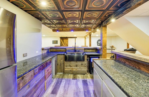 Ottawa Cabin | Ottawa Cabin: Hot Tub, Wraparound Deck, Games