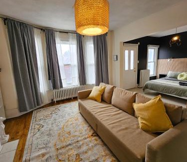 Sandy Hill Apartment | Ottawa Downtown Cozy Guesthouse