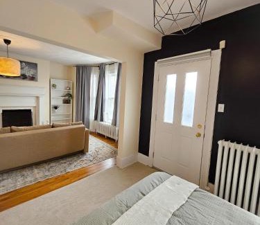 Sandy Hill Apartment | Ottawa Downtown Cozy Guesthouse