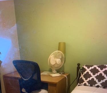 Sandy Hill Apartment | Ottawa Heritage Private Rooms Across OttawaU Not Entire Apt
