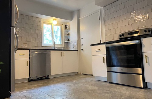 Toledo Condo | Ottawa Hills Hillandale House Cozy Condo in the charming village w/WiFi, AC