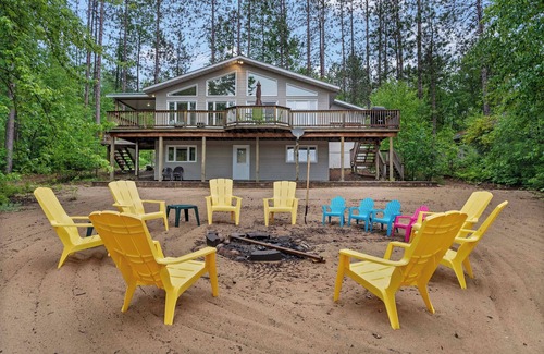 L'Isle-aux-Allumettes Cottage | Ottawa River Waterfront Beach House