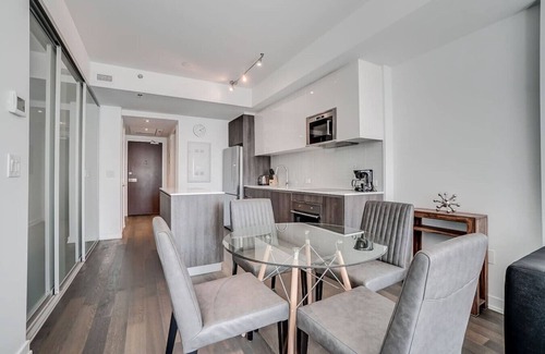Byward Market - Parliament Hill Apartment | Ottawa - Slater 2B1B
