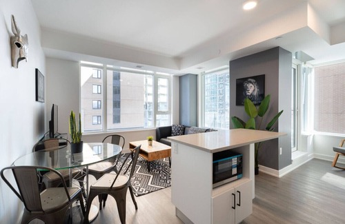 Civic Hospital - Experimental Farm - Central Park Apartment | Ottawa - The Lennox 2BB