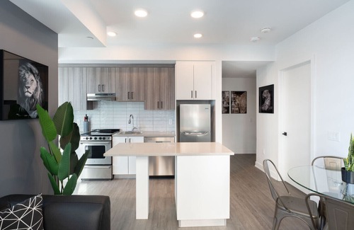 Civic Hospital - Experimental Farm - Central Park Apartment | Ottawa - The Lennox 2BB