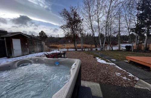 Tumalo House | Otter River Lodge