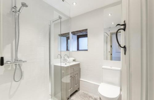 Blockley House | Otters Abode