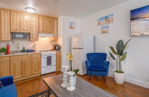 Marina House | Otter’s Den by Monterey Beaches and Aquarium
