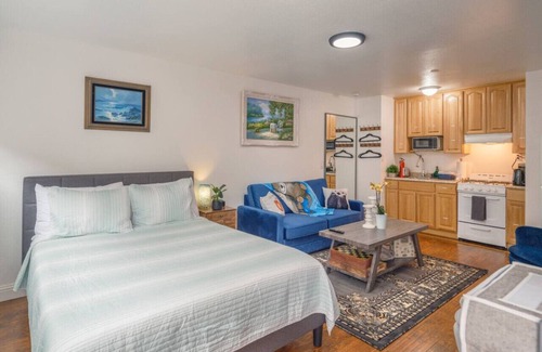 Marina House | Otter’s Den by Monterey Beaches and Aquarium
