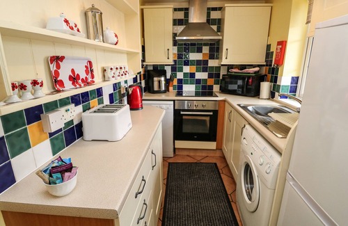Ash Mill Cottage | OTTERS HOLT, pet friendly, with a garden in South Molton