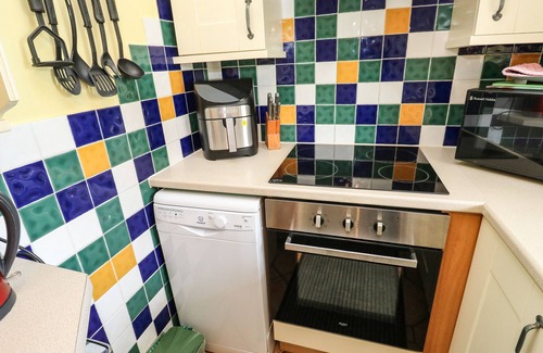 Ash Mill Cottage | OTTERS HOLT, pet friendly, with a garden in South Molton