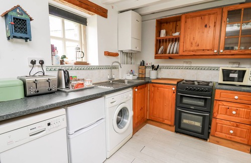 Llandeilo Cottage | OTTERS HOLT, pet friendly, character holiday cottage in Llandeilo