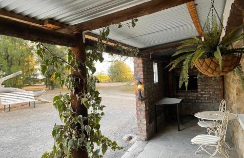 Karoo Hoogland House | Ou Klipskuur Self-Catering Accommodation