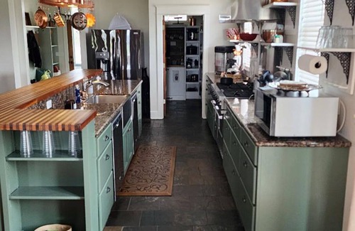 Pencil Bluff House | Ouachita Mountains Luxury Retreat on 40+ acres with Pool, Hot Tub, WiFi