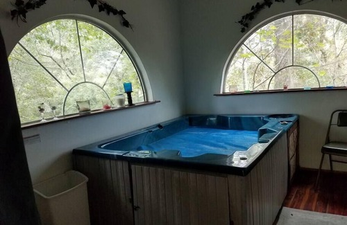 Pencil Bluff House | Ouachita Rose - Private Cabin with Hot Tub