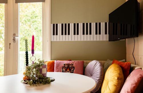 Epe Bed & Breakfast | Ouder-Kind B&B Droomzacht - Kunstkamer