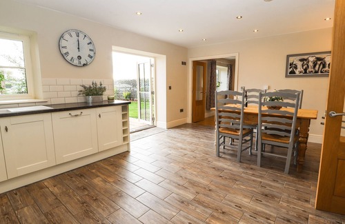 Cotebrook Cottage | OULTON BARN HOUSE, family friendly, with a garden in Tarporley