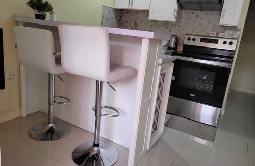 Portmore Apartment | Our beautiful apartment over looks the ocean and as 24 hrs security.