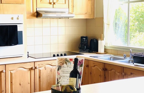 Tawonga Cottage | Our Beautiful Garden Cottage is a country style house
