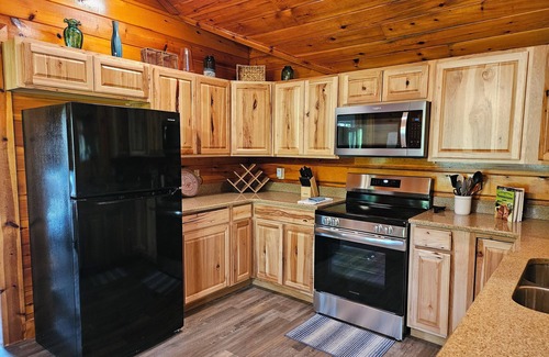 Wears Valley Cabin | Our cozy cabin has a spacious yard. Great for families!