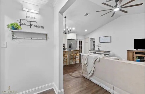 Shreveport House | Our cozy, fully remodeled "Treehouse"!