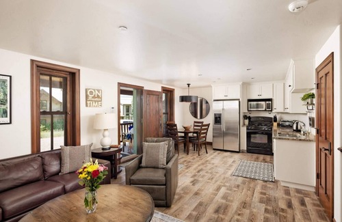 Snowmass Village House | Our Cozy Quintessential Cabin Near Aspen and Snowmass! Wood Stove, Gorgeous Views, Garage