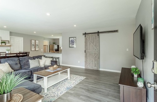 Lookout Valley Neighborhood Association House | Our Cozy Rancher | Close to Downtown + Attractions!