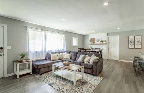 Lookout Valley Neighborhood Association House | Our Cozy Rancher | Close to Downtown + Attractions!