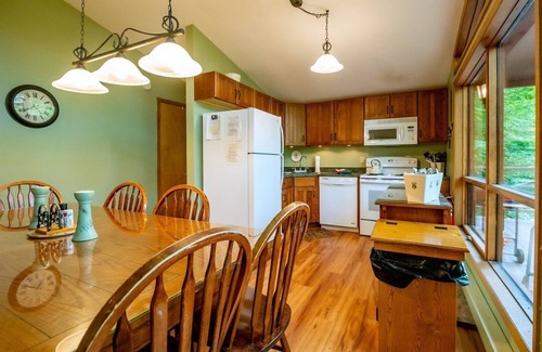 Northface House | Our Greyt Escape - 711 Mountainside RoadnnOur Greyt Escape - Lake Access, Pet Friendly, Two Wood Stoves, Hot Tub