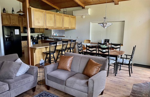 Mi-Wuk Village Ski Chalet | “Our Hideaway Chalet” Mi-Wuk Village - Wifi AC Heat Fireplace - Summer bookings!