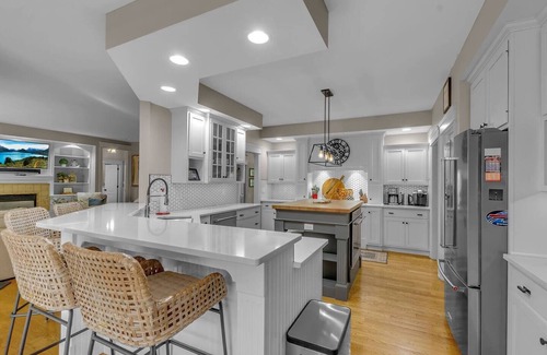 Orchard Park House | Our Hive | Spacious, Luxe, 8 Mins to Stadium