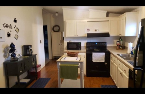 Taylor Creek House | “Our Lakeside Oasis” is a Cozy 2-bedroom house in charming Okeechobee.