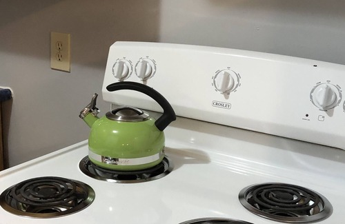 Kerr Apartment | “our little green with envy”Gallipolis No cleaning fee and no Taxes all include.
