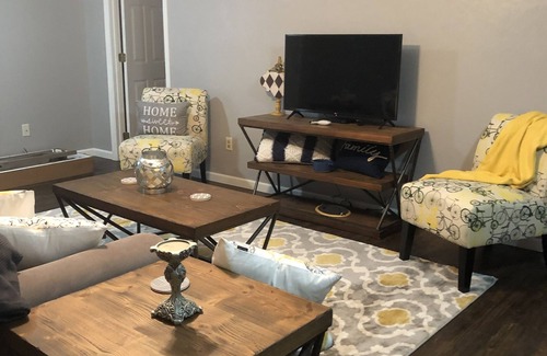 Kerr Apartment | “our little mellow yellow” No cleaning fee and no Taxes all include.