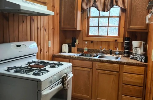 Wingett Run House | "Our Little Piece of Heaven" Private cabin located in Wayne's National Forest