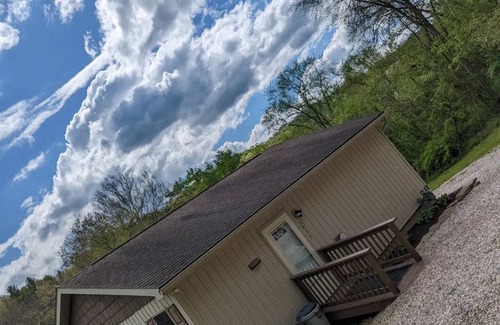 Wingett Run House | "Our Little Piece of Heaven" Private cabin located in Wayne's National Forest