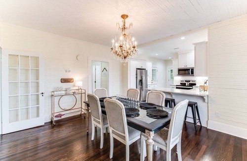 Taylorville House | Our Nest at Spiller l Adorable Home near UA