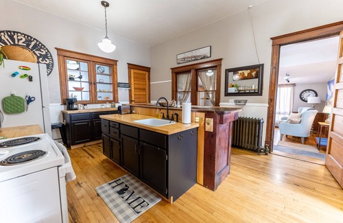 Munising House | OUR PLACE INN MUNISING- Make Summer Memories in Munising – Stay Near the Water!