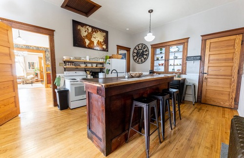 Munising House | OUR PLACE INN MUNISING- Make Summer Memories in Munising – Stay Near the Water!