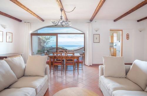Magomadas House | Our sea view house offers space on 400 square meters for 2-10 people