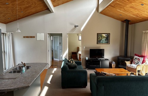 Kuratau House | Our Treasure Cottage Retreat at the lake