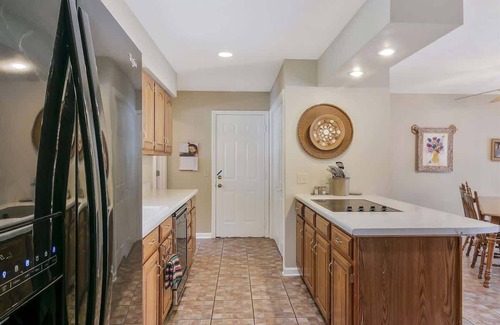 Cadiz House | Our Triggwood – Serene 5-Bedroom Getaway