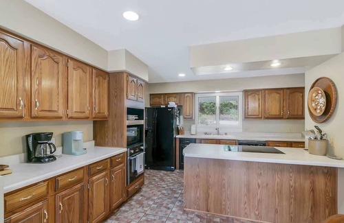 Cadiz House | Our Triggwood – Serene 5-Bedroom Getaway
