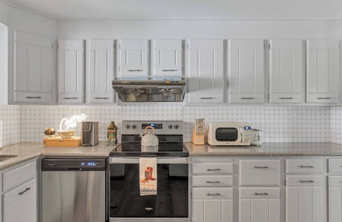 Club Crest House | Our West Nest 3 bdrm Home,3Bath 5 Beds,WiFi Fenced Backyard Near OldeTown Arvada