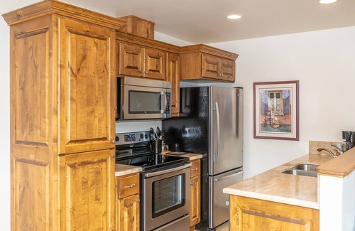 Ouray Condo | Ouray Penthouse Suite New & Quiet Best 360 Views! Pristine Clean Private Garage