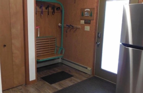 Thompsonville Ski Chalet | Out-N-About Chalet at CRYSTAL MOUNTAIN: Best rates at Crystal Mountain