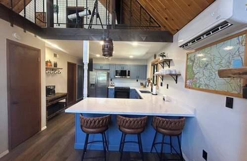 Munds Park Cabin | Out of Office: Cozy A-frame cabin in the pines near trails and adventure!