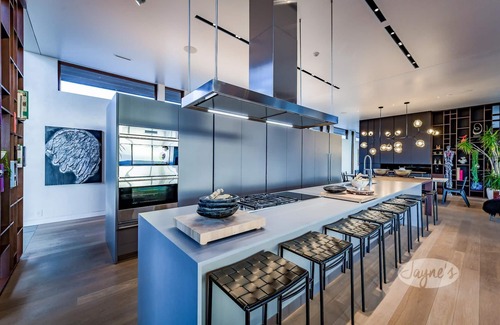 The Blue Mountains House | Out of this world LA inspired pad in Clarksburg with studio! 6bdrm 6bath!