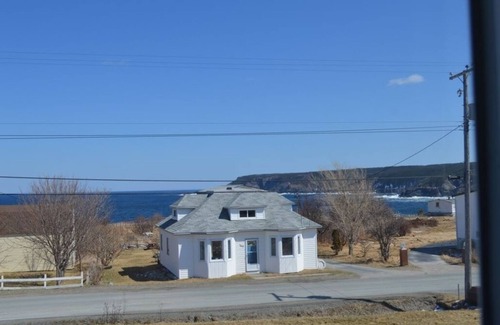 Pouch Cove House | Out Port Living Close To St. John's with FREE WIFI and all the comforts of home!